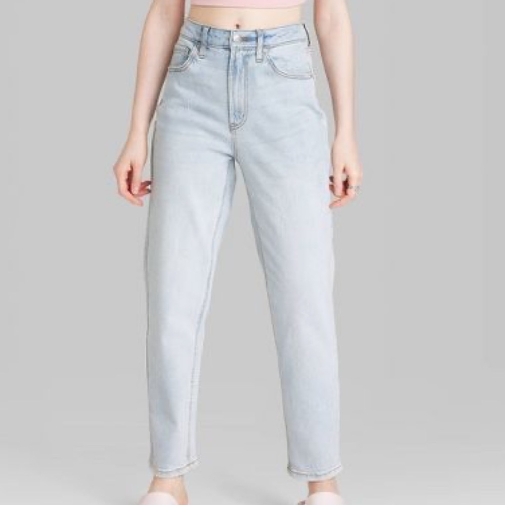 WILD FABLE HIGH RISE MOM JEAN LIGHT WASH